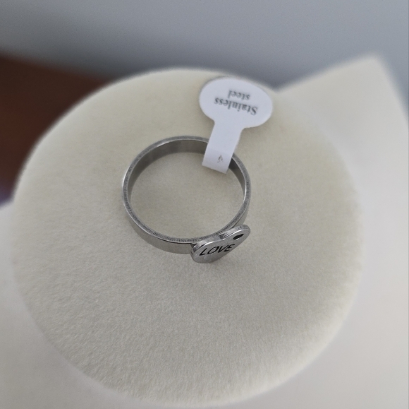 Stainless steel Heart Love Ring NEW size 10 - Picture 5 of 6